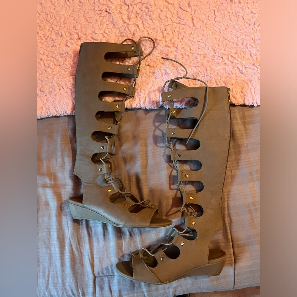 Stylish Tan Gladiator Sandals